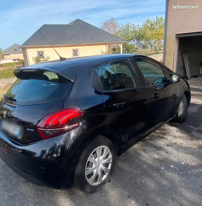 Peugeot 208 2016 photo 3