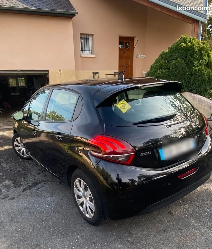 Peugeot 208 2016 photo 2