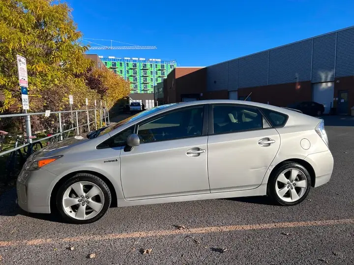 Toyota Prius 2012 photo 2