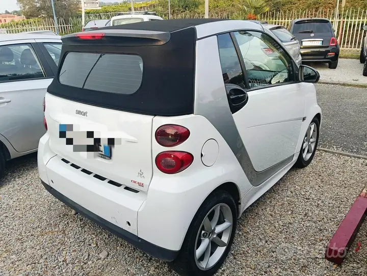 Smart Fortwo 2011 photo 2