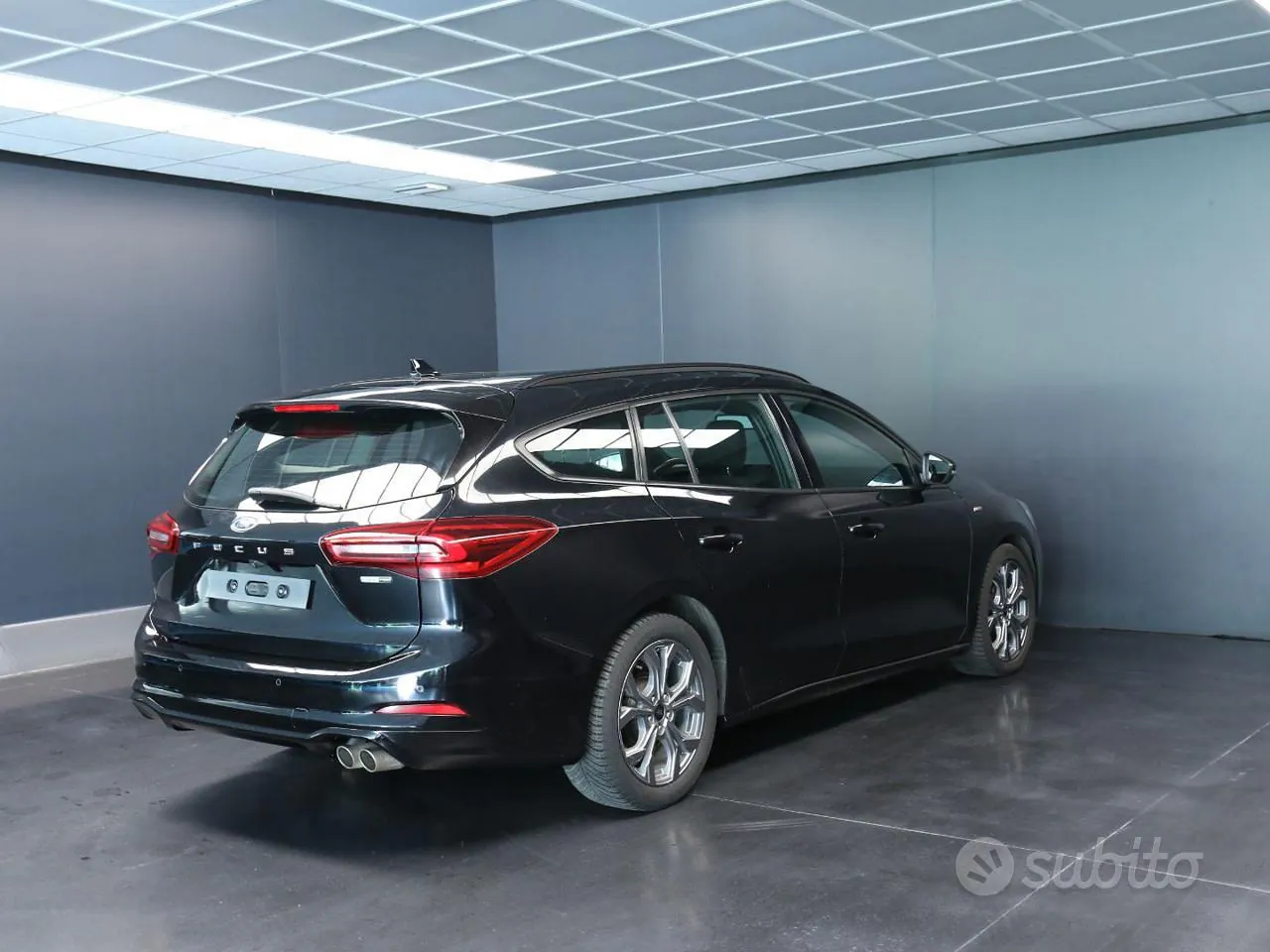 Ford Focus 2023 photo 3