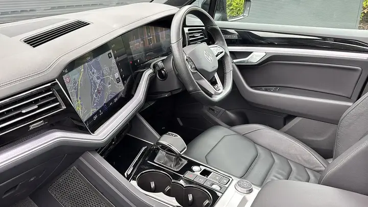 Volkswagen Touareg 2023 photo 2