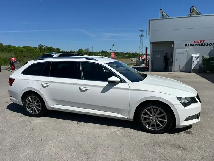 Skoda Superb 2018 photo 3