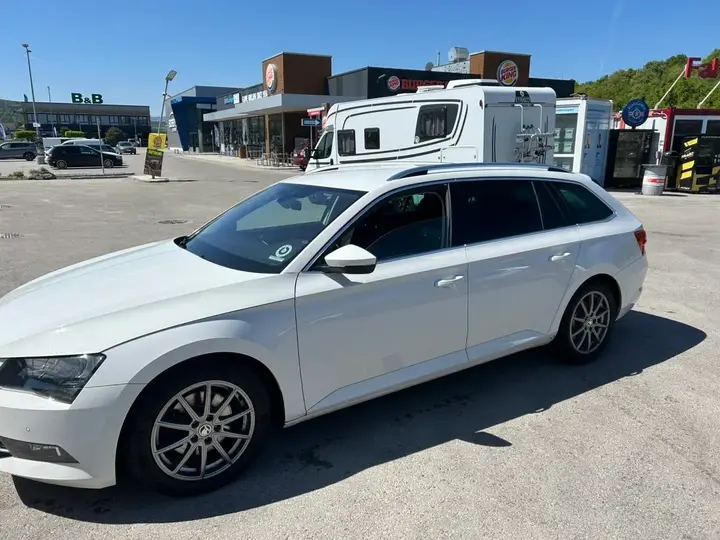 Skoda Superb 2018 photo 2