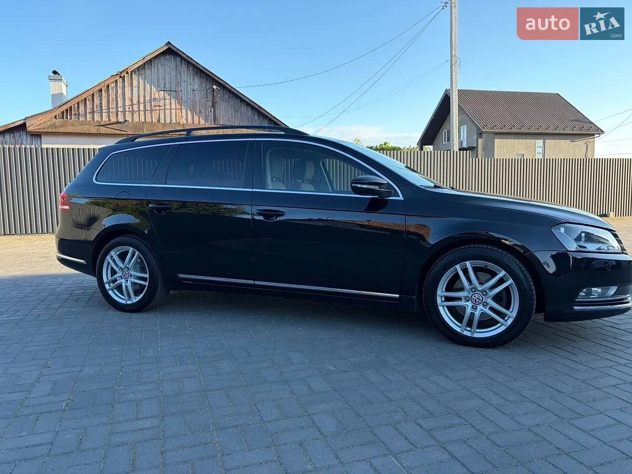 Volkswagen Passat 2011 photo 2