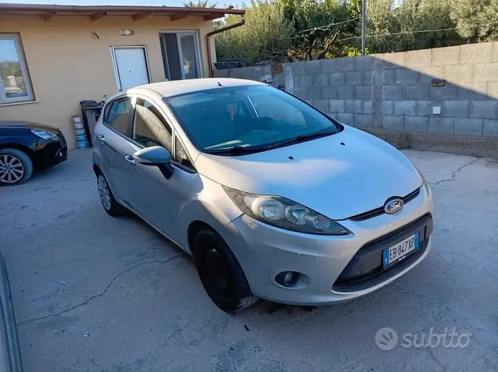 Ford Fiesta 2010 photo 4