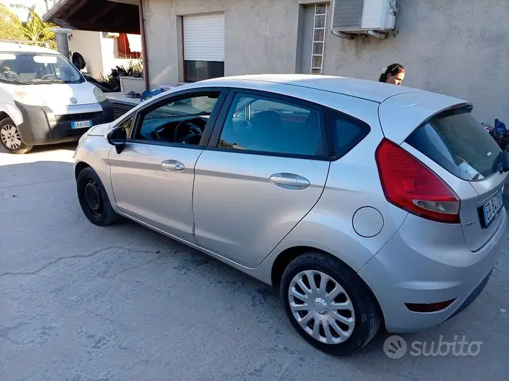 Ford Fiesta 2010 photo 3