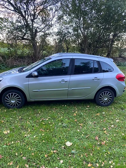 Renault Clio Iii 2010 photo 2
