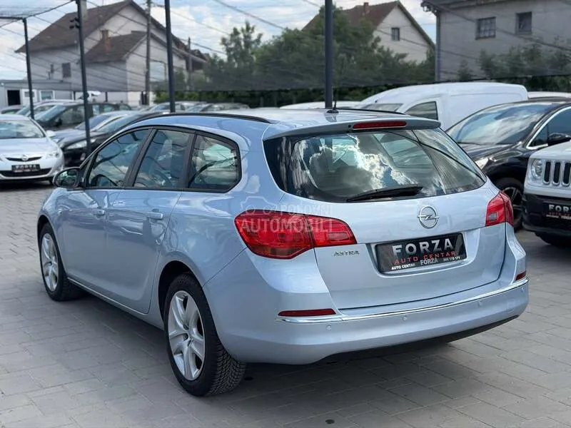 Opel Astra J 2015 photo 4