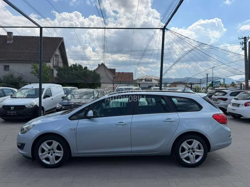Opel Astra J 2015 photo 3