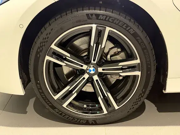 BMW 330E 2026 photo 5