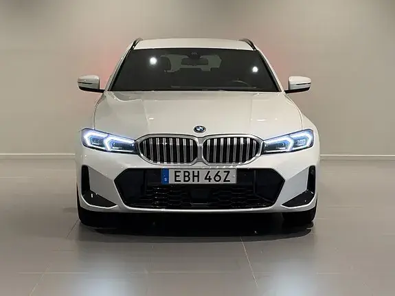 BMW 330E 2026 photo 2
