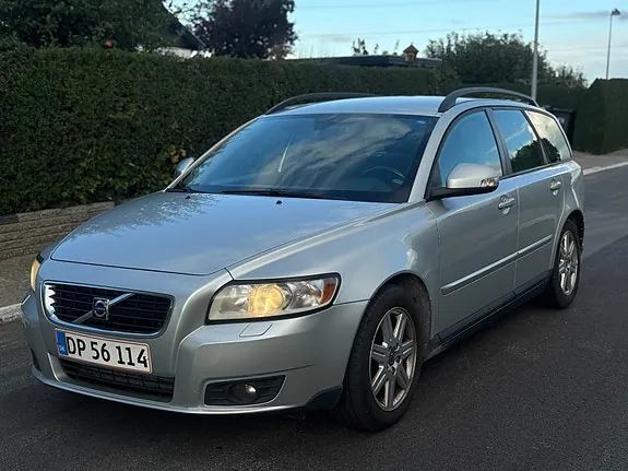 Volvo V50 2011 photo 2