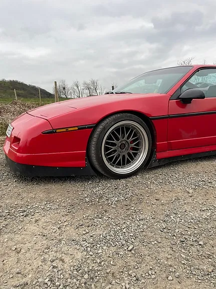 Pontiac Fiero 1986 photo 2