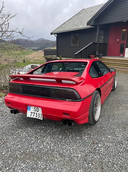 Pontiac Fiero 1986 photo 3
