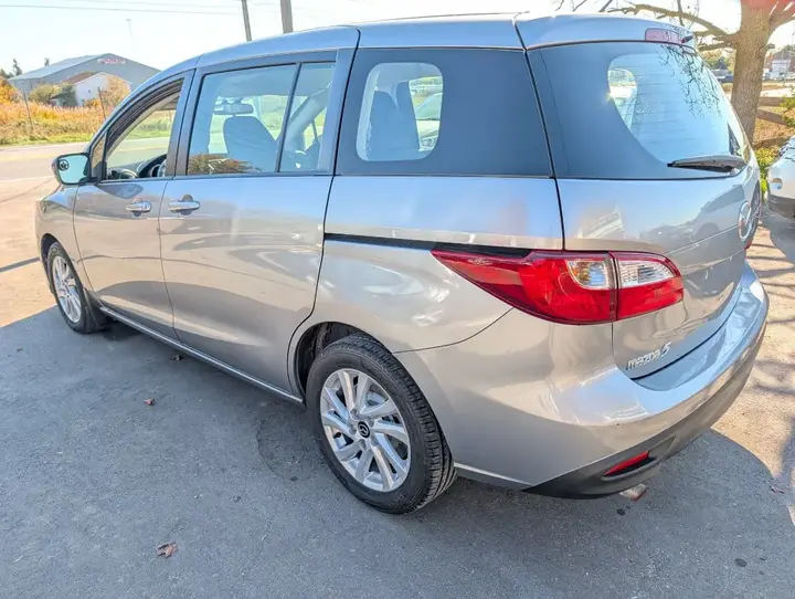 Mazda Mazda5 2013 photo 2