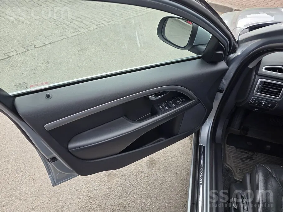 Volvo V70 2013 photo 5
