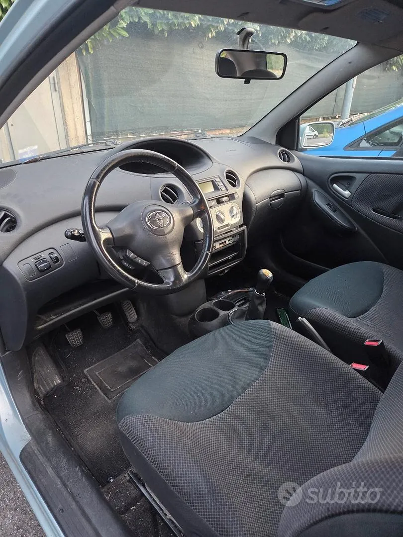 Toyota Yaris 2001 photo 4
