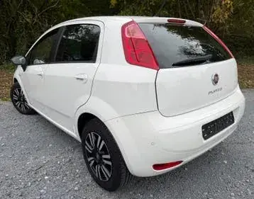 Fiat Punto 2015 photo 2
