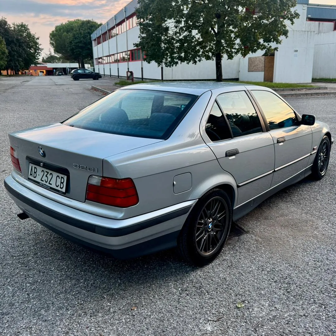BMW 320I 1994 photo 4