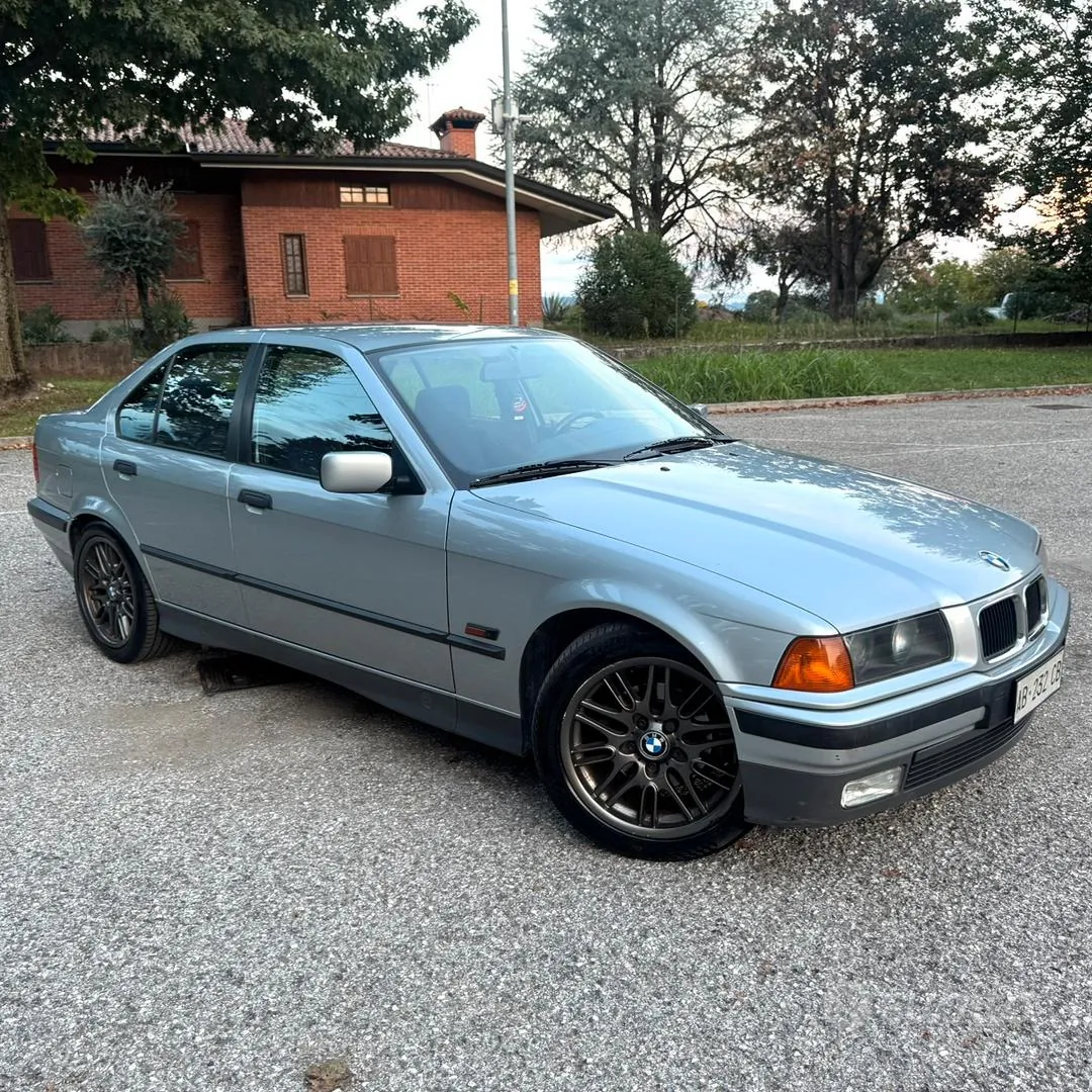 BMW 320I