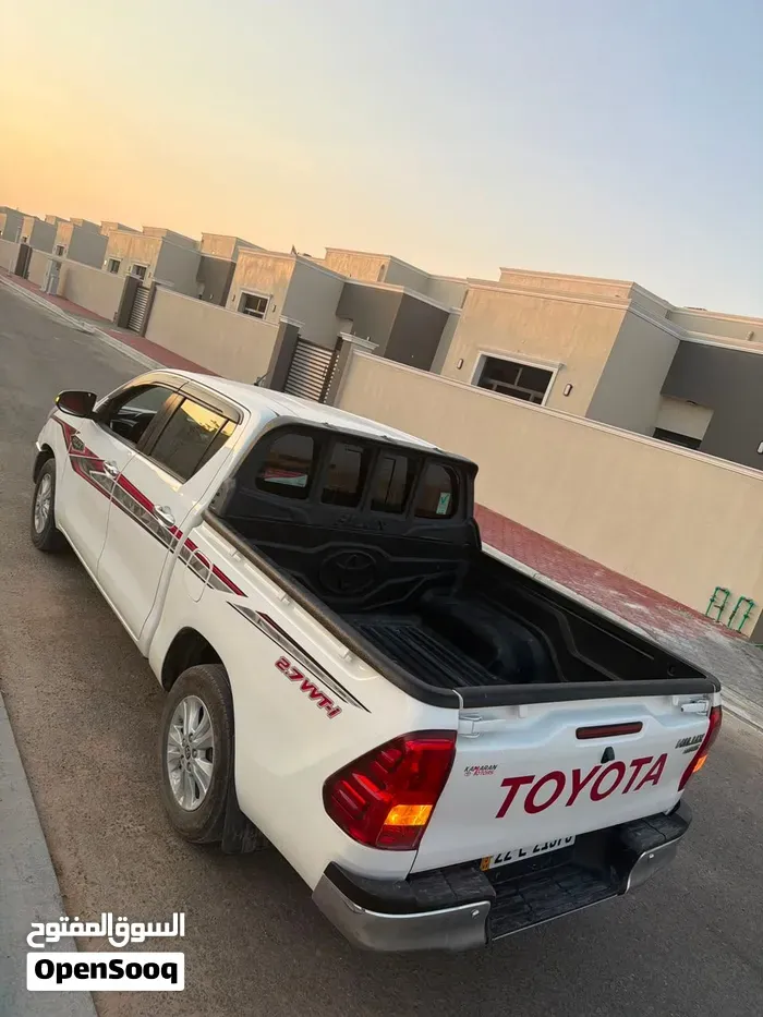 Toyota Hilux 2023 photo 3