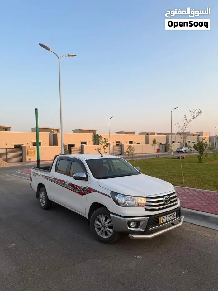 Toyota Hilux 2023 photo 2