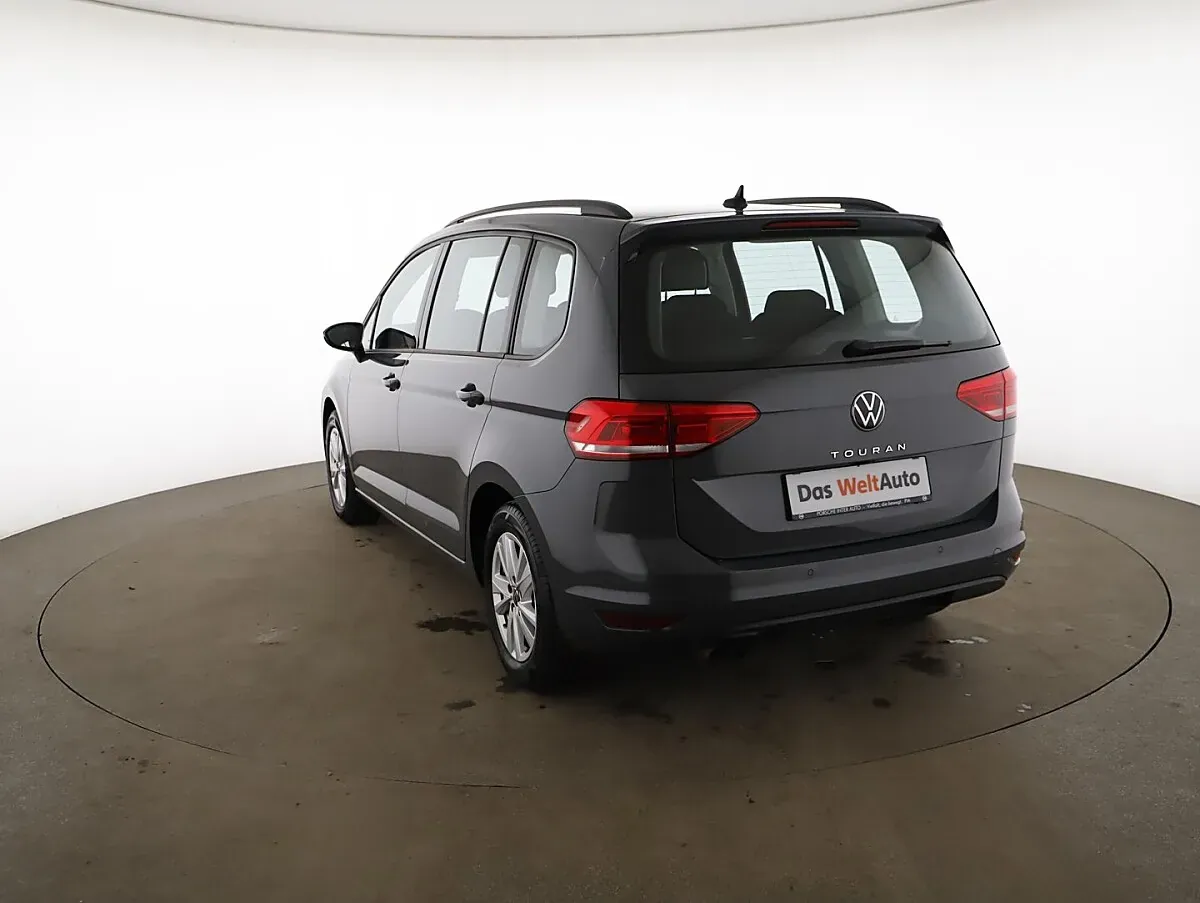 Volkswagen Touran 2022 photo 2