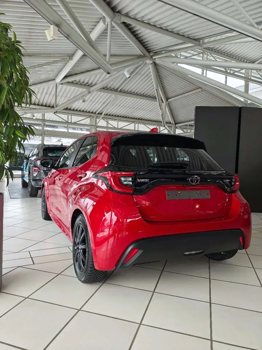 Toyota Yaris 2024 photo 3