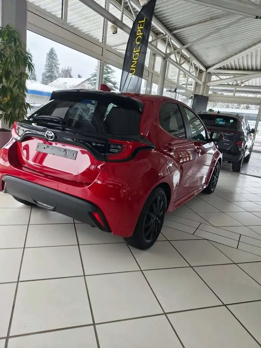 Toyota Yaris 2024 photo 2