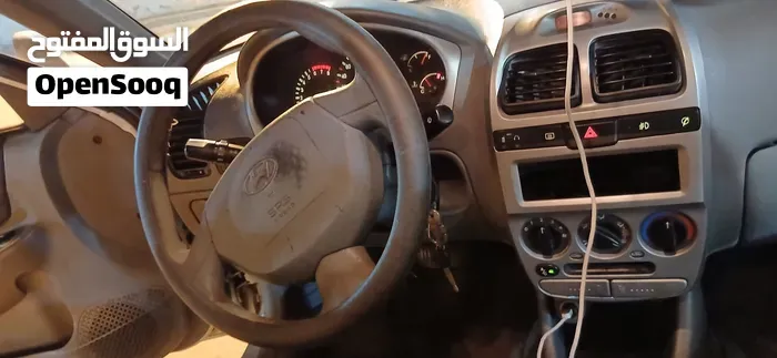 Hyundai Verna 2002 photo 2