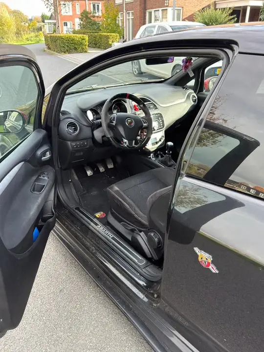 Fiat Punto 2010 photo 2