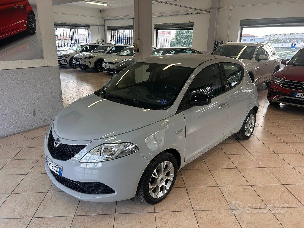 Lancia Ypsilon