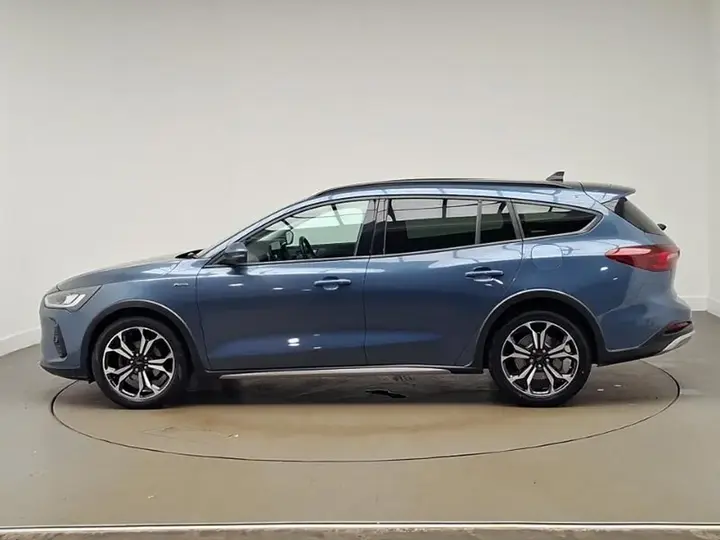Ford Focus 2023 photo 4