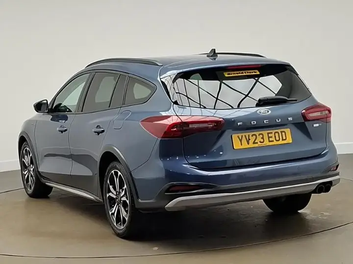 Ford Focus 2023 photo 2