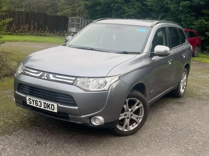 Mitsubishi Outlander 2013 photo 2