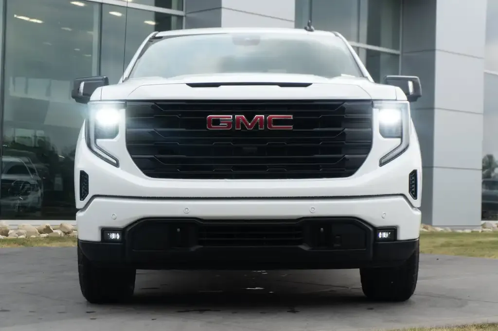 GMC Sierra 1500 2026 photo 2