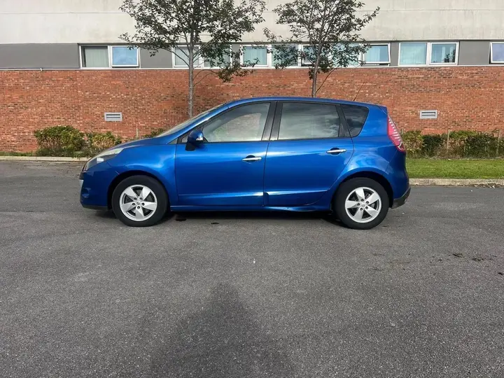 Renault Scenic 2011 photo 5