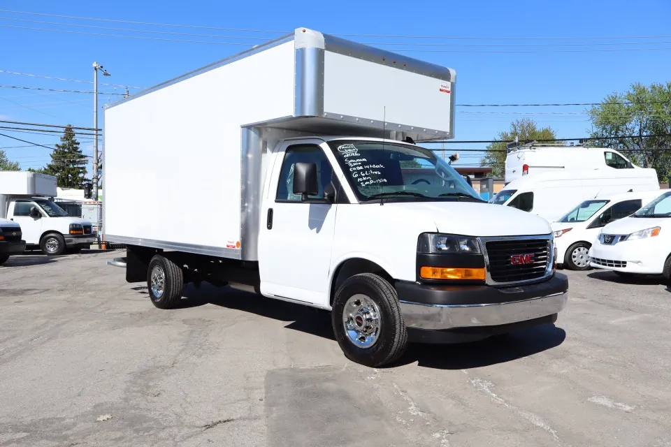 GMC Savana 2025 photo 4
