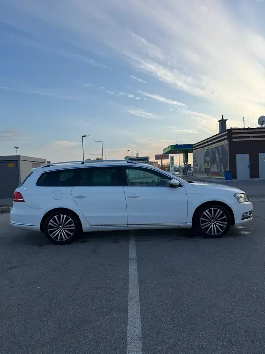 Volkswagen Passat 2012 photo 2