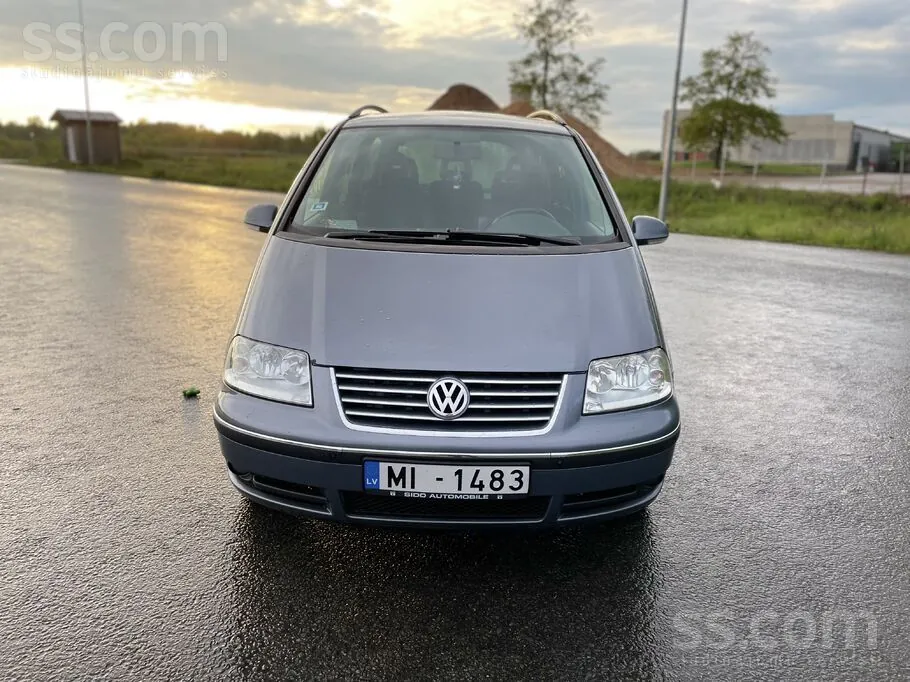 Volkswagen Sharan 2010 photo 2