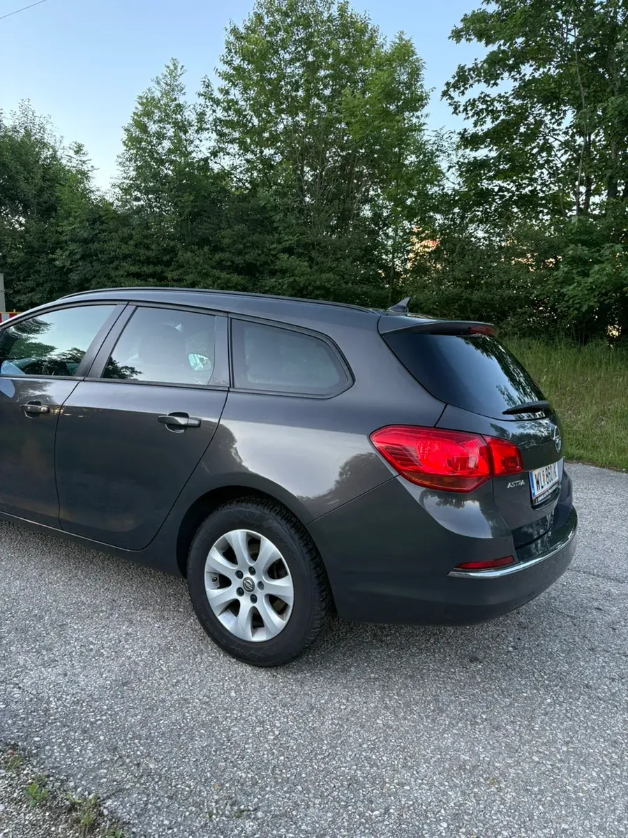 Opel Astra 2013 photo 3