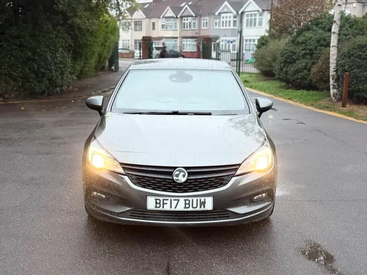 Vauxhall Astra 2017 photo 2