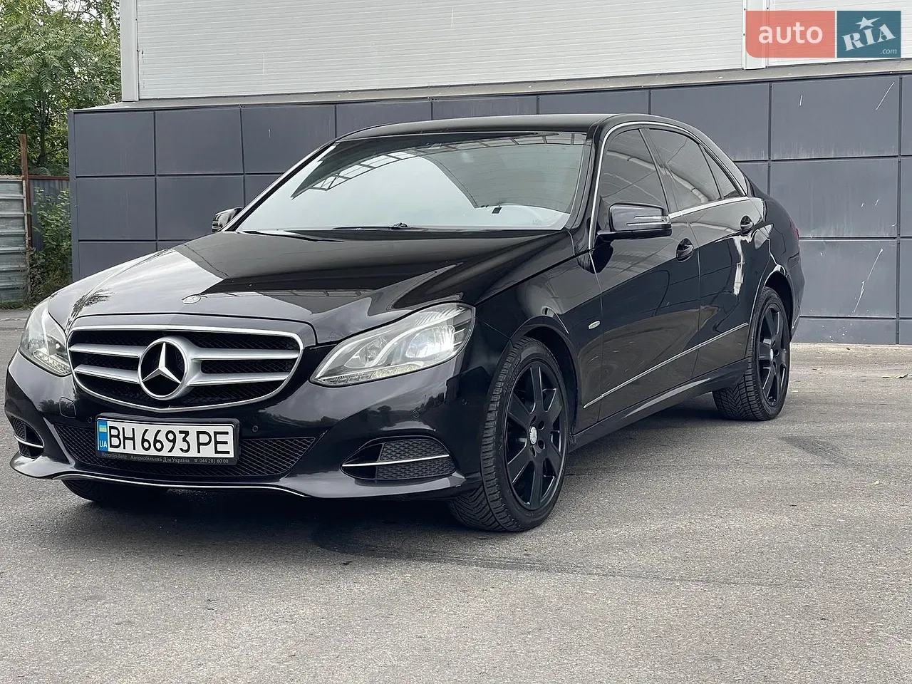 Mercedes-Benz E-Class 2010 photo 2