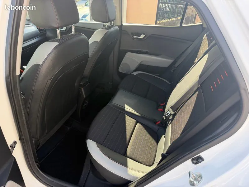 Kia Stonic 2018 photo 4