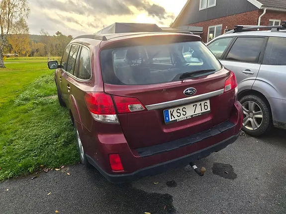 Subaru Outback 2010 photo 4