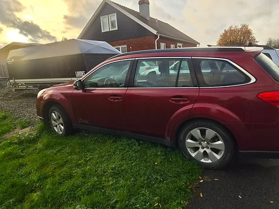 Subaru Outback 2010 photo 2