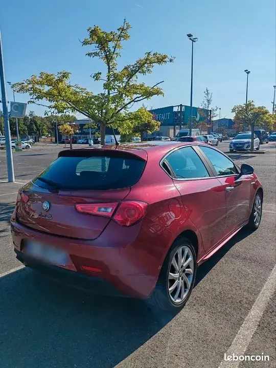 Alfa Romeo Giulietta 2012 photo 2