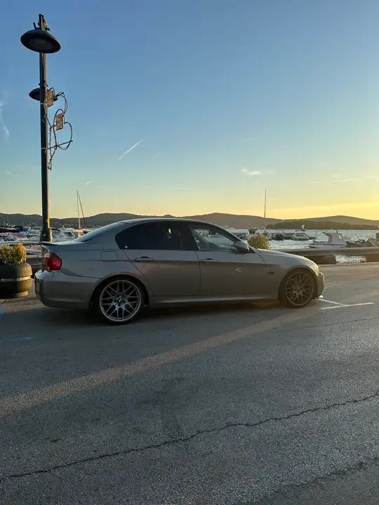 BMW 3 Series 2008 photo 2