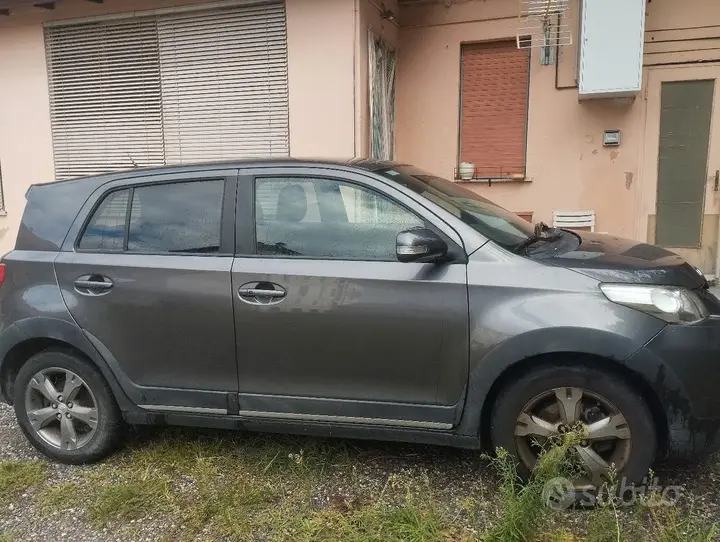 Toyota Urban Cruiser 2010 photo 2
